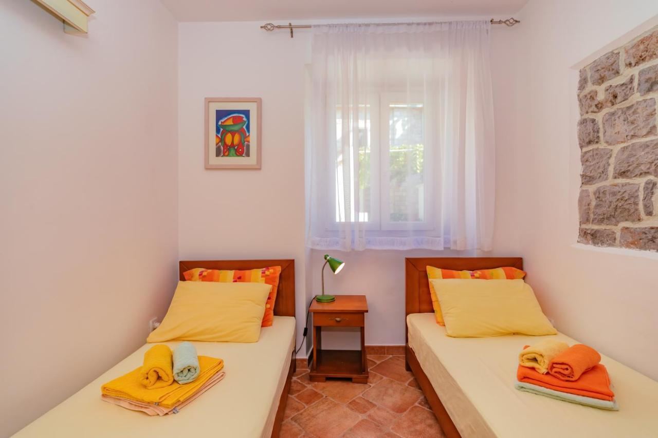 Apartments Bigovo Veljic Τίβατ Εξωτερικό φωτογραφία