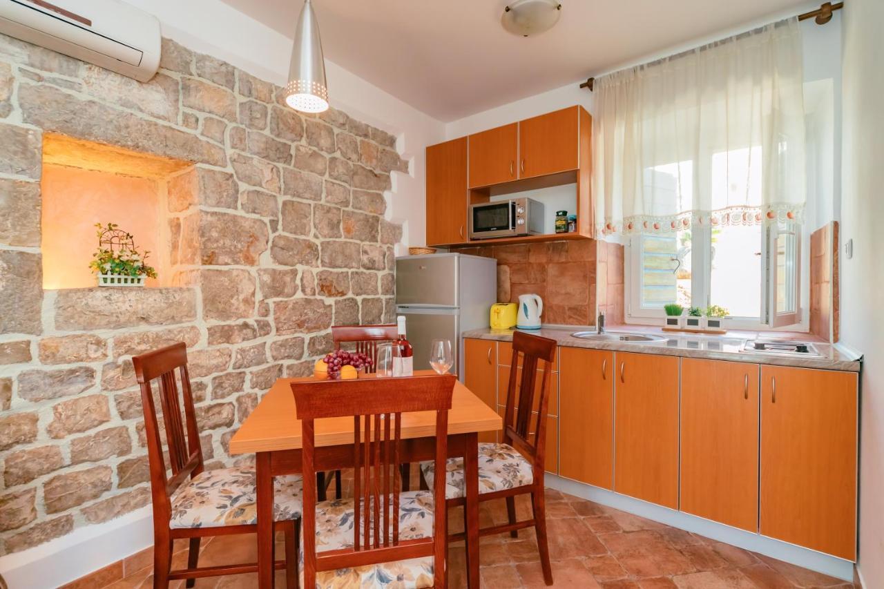 Apartments Bigovo Veljic Τίβατ Εξωτερικό φωτογραφία